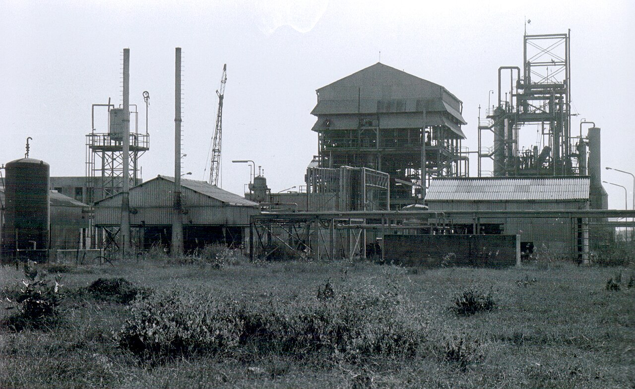A central de pesticidas da Union Carbide em Bhopal, sítio da fuga de gás de 1984
