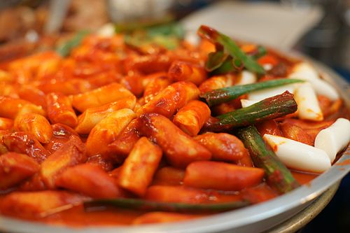 Rice cakes in red sauce