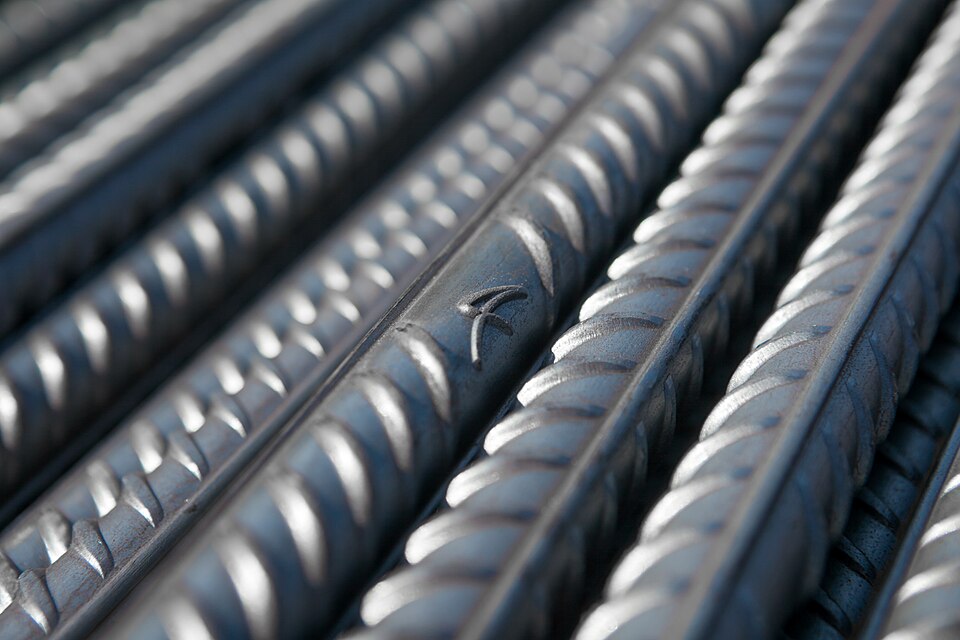Acero — Alloy and war steel
