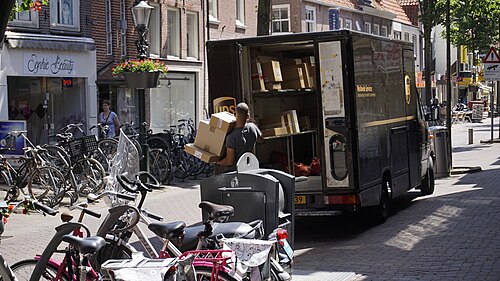 Parcel courier side hustle context
