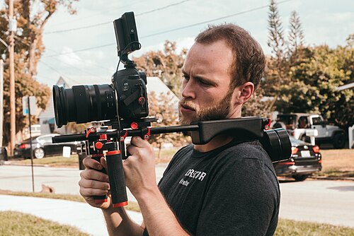 Freelance video side hustle context